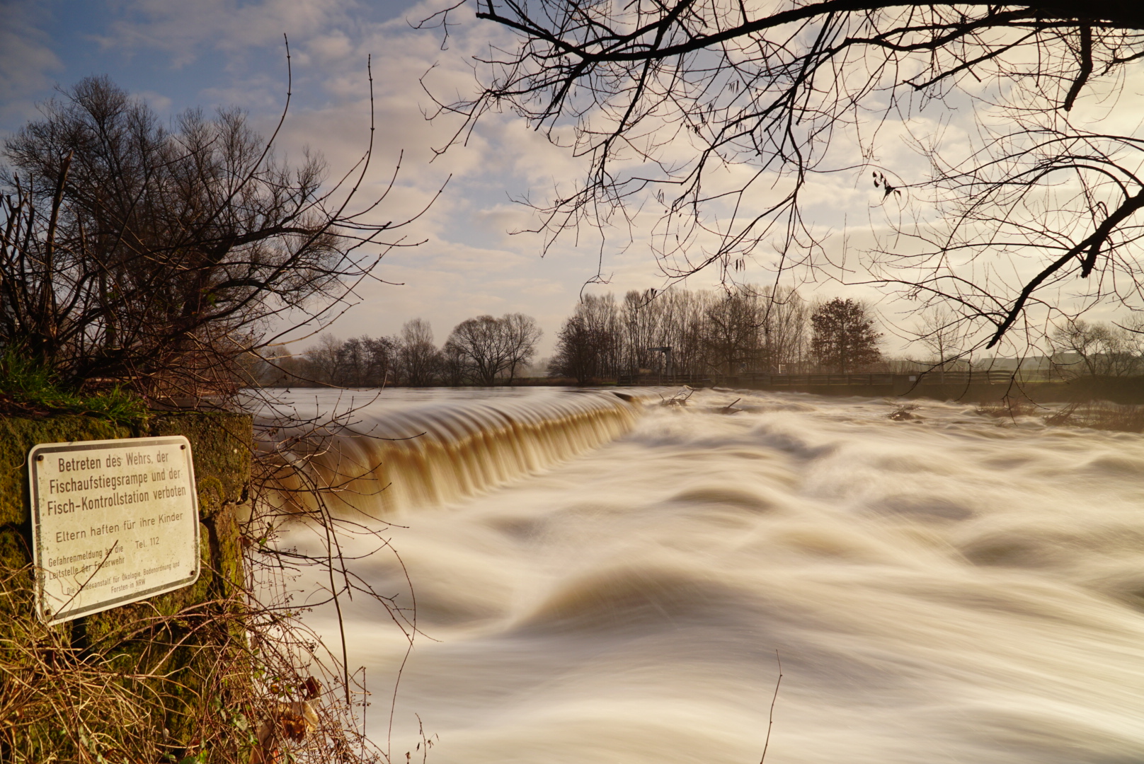 Leichtes Hochwasser am Siegwehr in Buisdorf