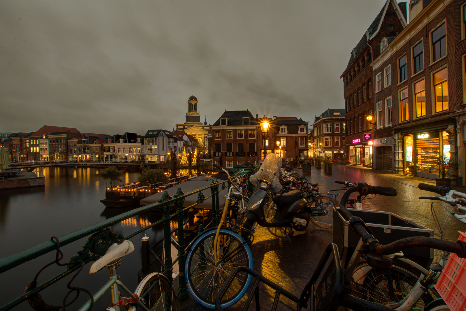 Leiden - Visbrug - View on Hartebrugkerk - 01