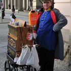 "Leierkasten - Mann" in Berlin