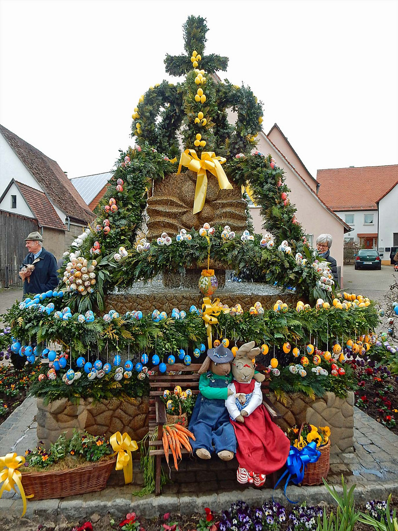 Leinburger Osterbrunnen