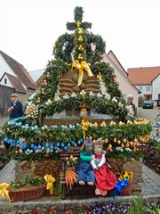 Leinburger Osterbrunnen