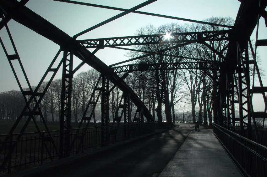 Leinebrücke bei Schloß Ricklingen