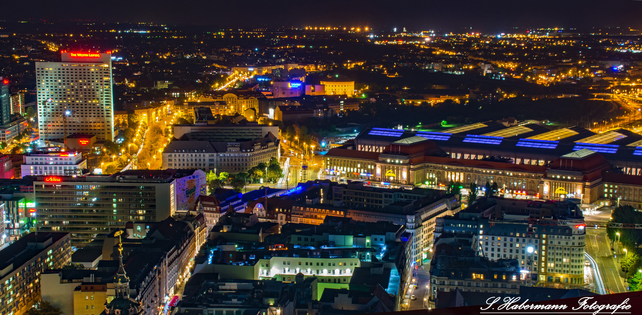 Leipzig bei Nacht , vom Panorama Tower 