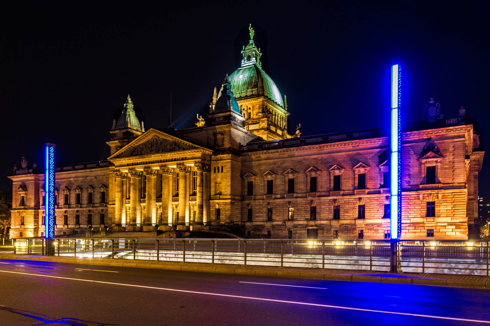 Leipzig BVG 1 bei Nacht