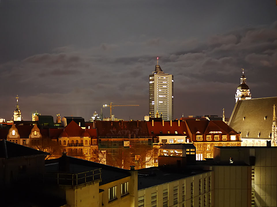 Leipzig: Cityhochhaus bei Nacht