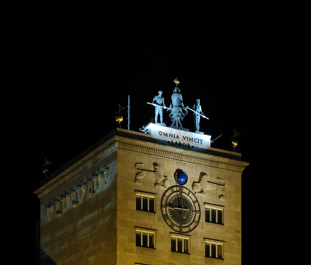 Leipzig - Glockenmänner vom Kroch-Hochhaus