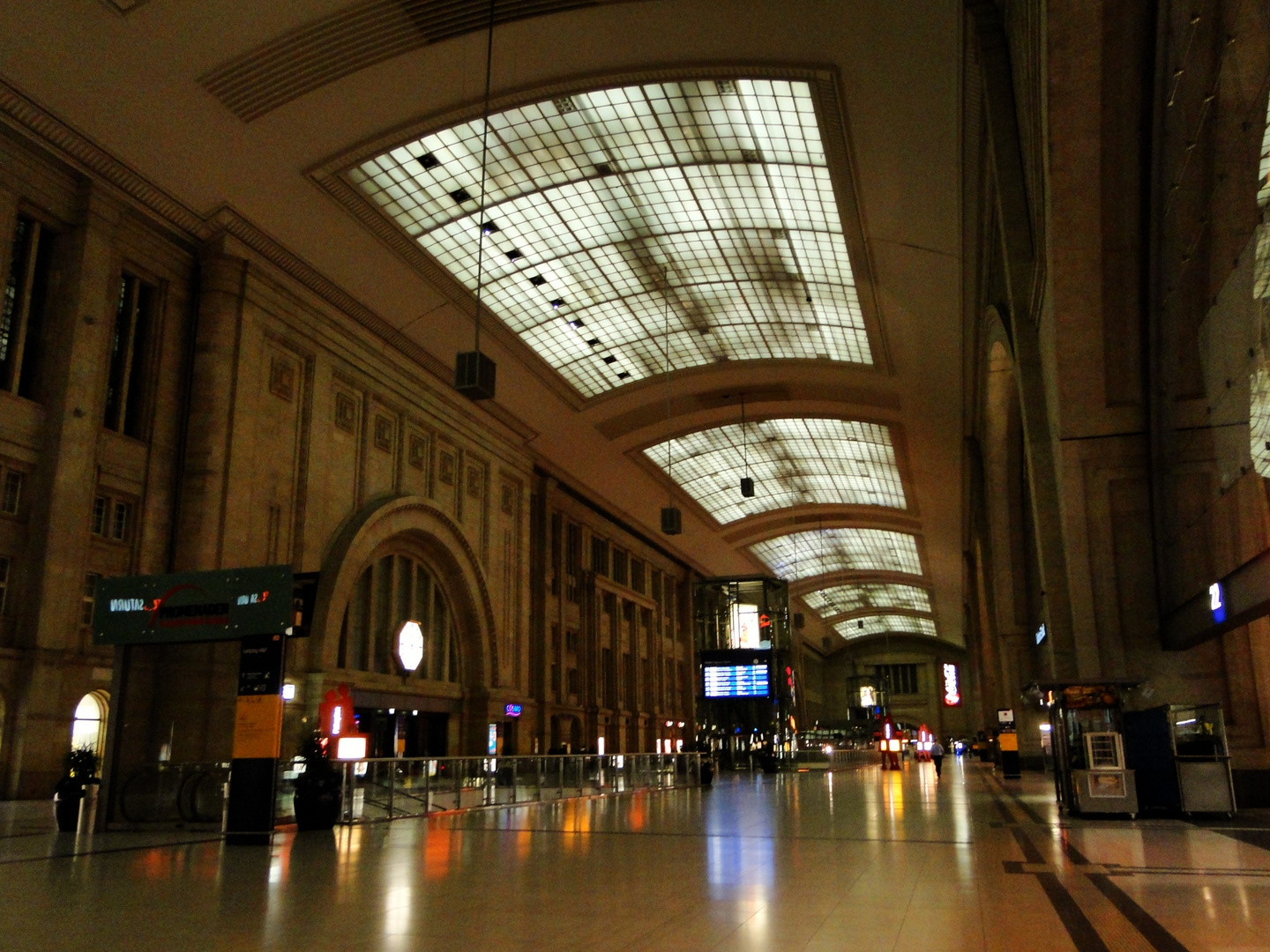 Leipzig, Hauptbahnhof - beeindruckende Architektur - 09/2010