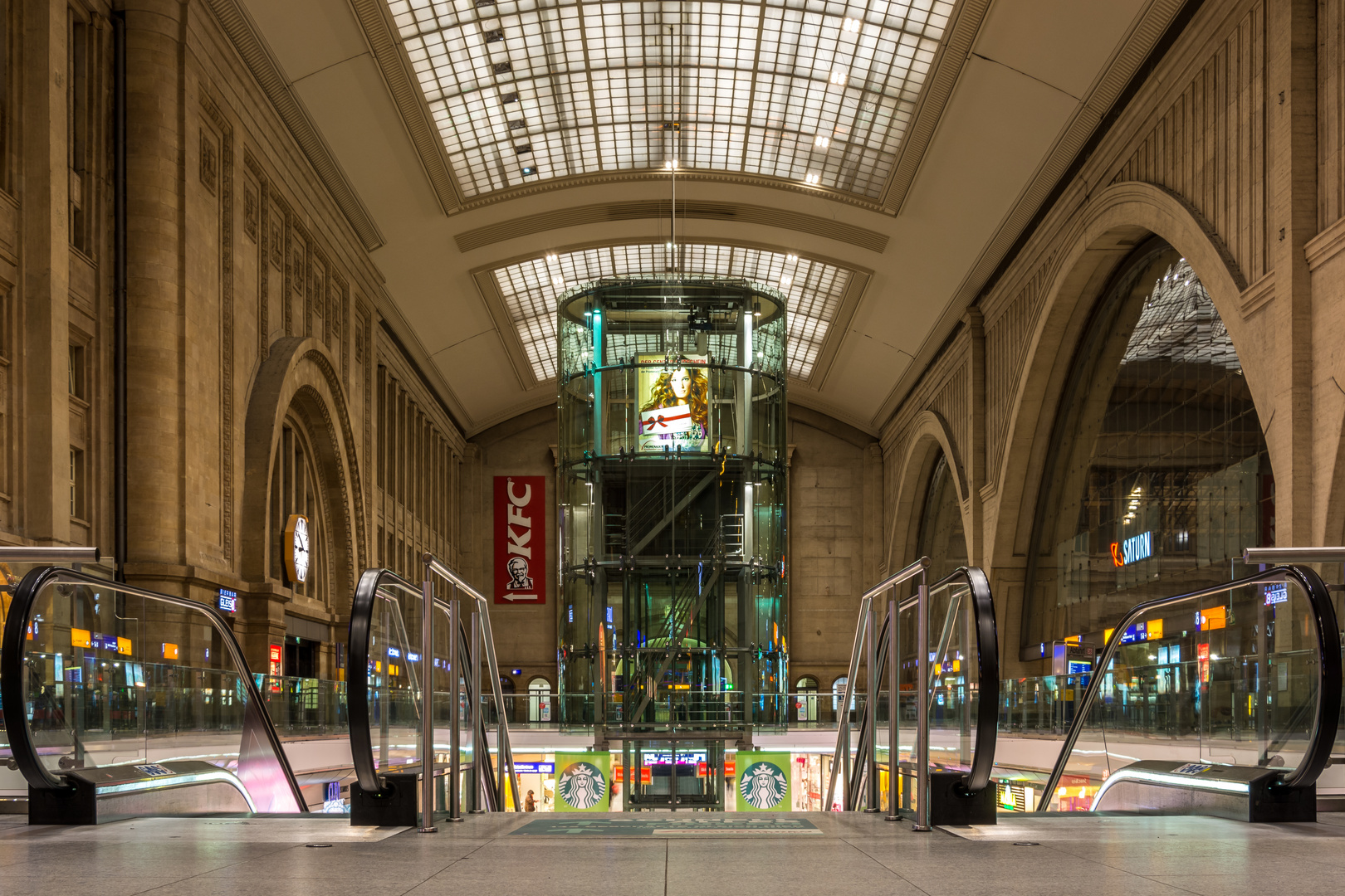 Leipzig Hauptbahnhof bei Nacht