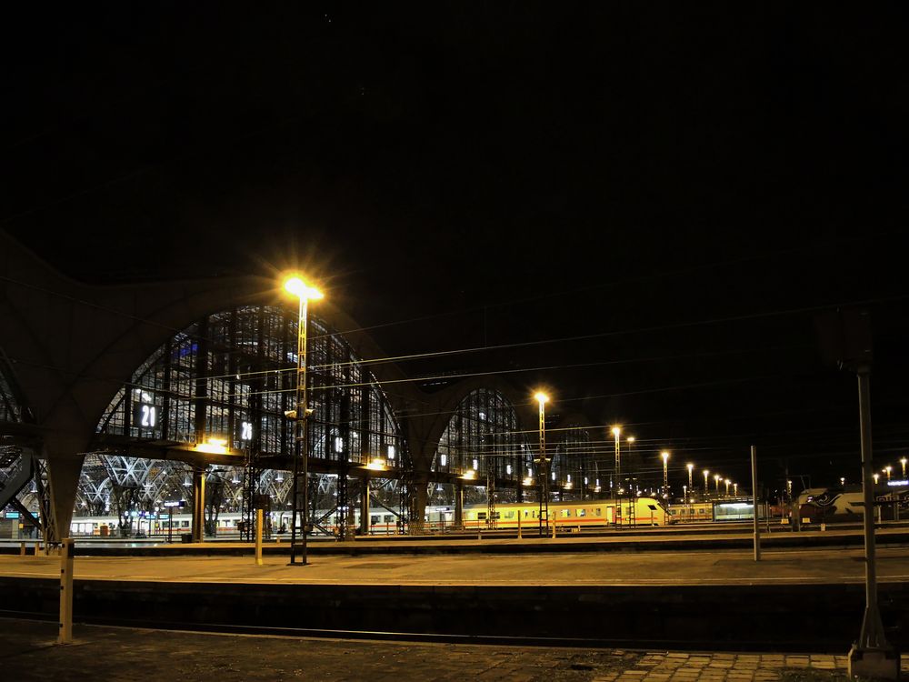 Leipzig Hbf Foto & Bild | gleise, eisenbahn, verkehr & fahrzeuge Bilder ...