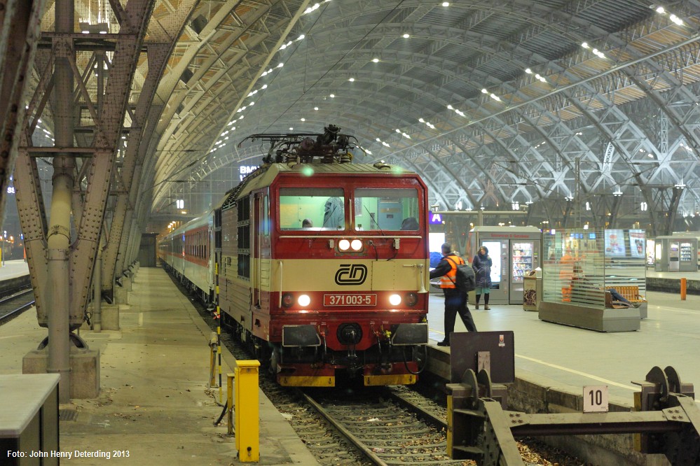 Leipzig Hbf, CNL 458, 371 003-5, März 2013