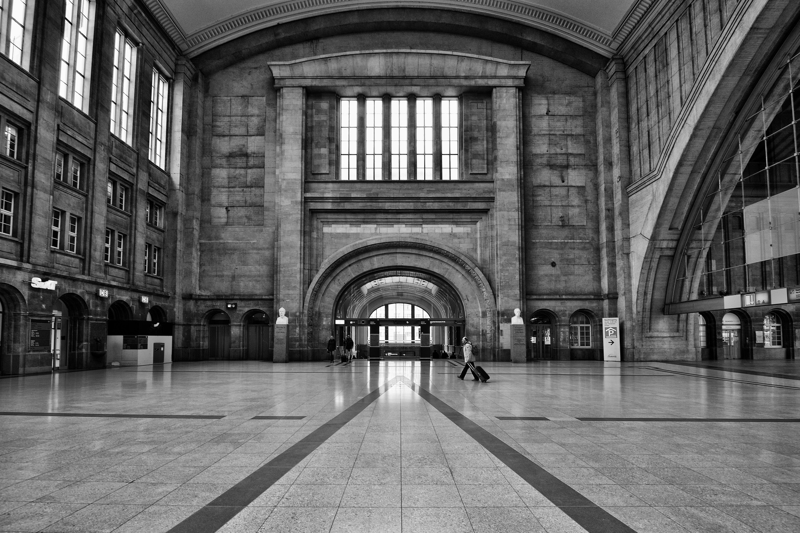 Leipzig Hbf, Querbahnsteighalle