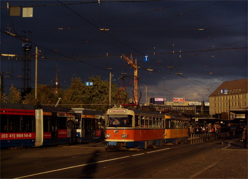 Leipzig: morgendliche Fahrschulfahrt vor unheimlicher Wolkenkulisse