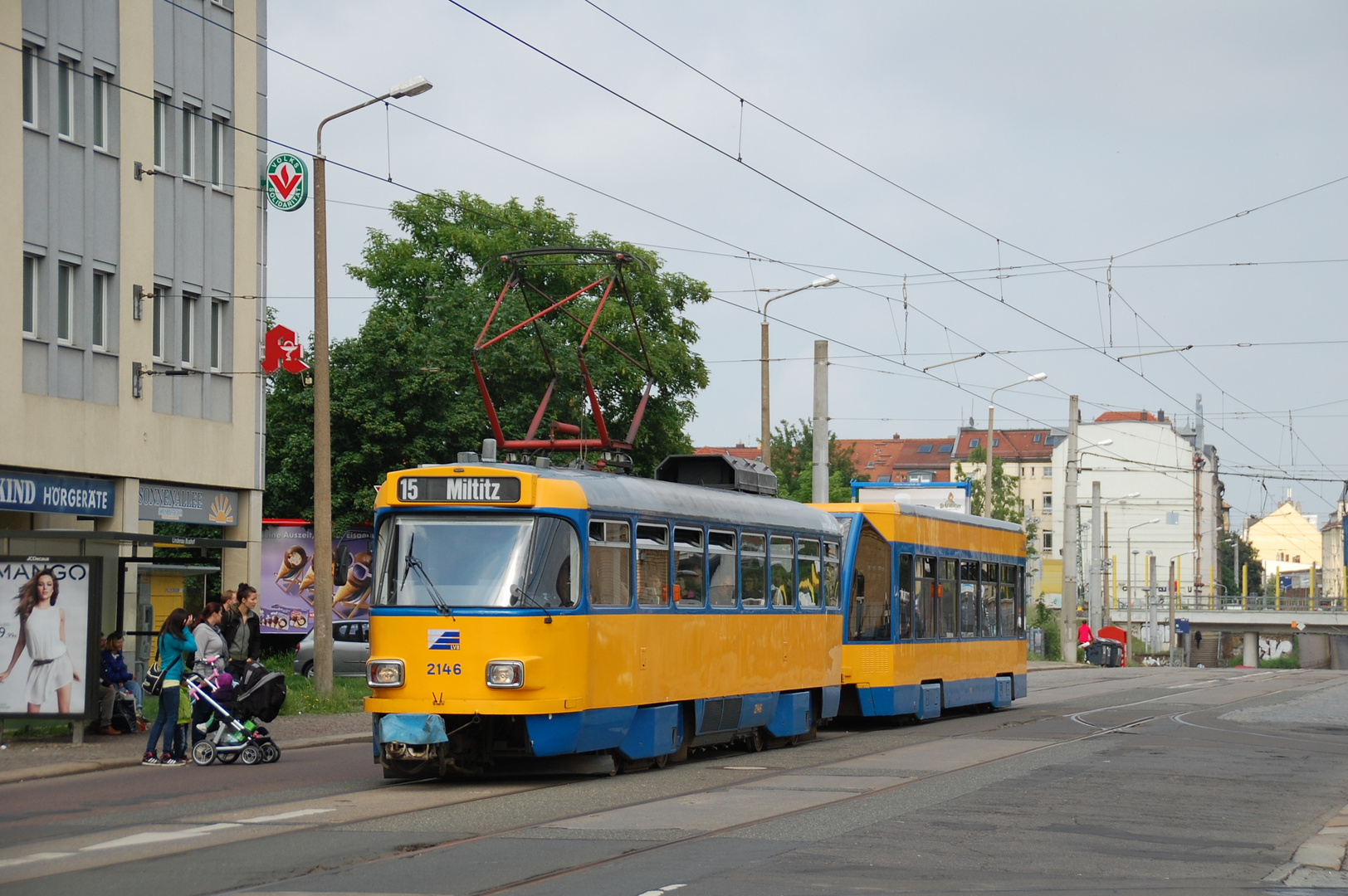 Leipzig Tatrazug am Bushof Lindenau