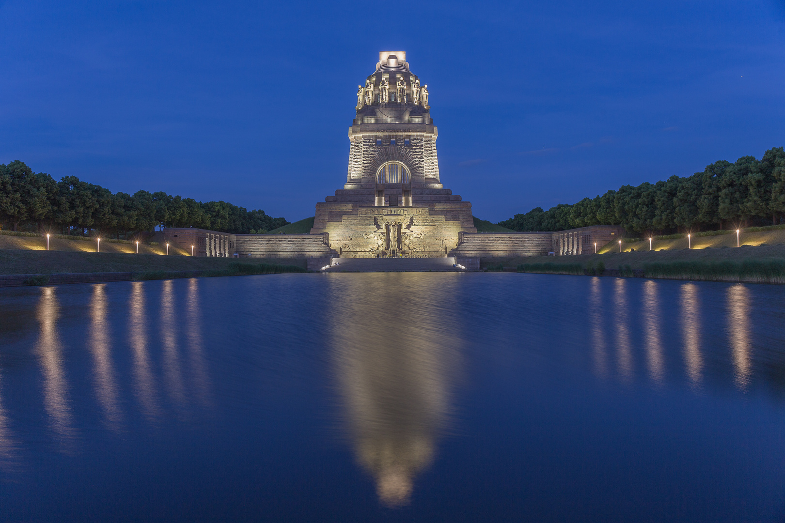 Leipzig - Völkerschlachtdenkmal zur blauen Stunde