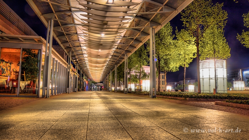 Leipziger Augustusplatz bei Nacht