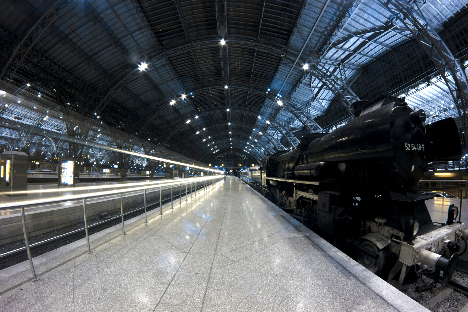 Leipziger Hauptbahnhof in Infrarot