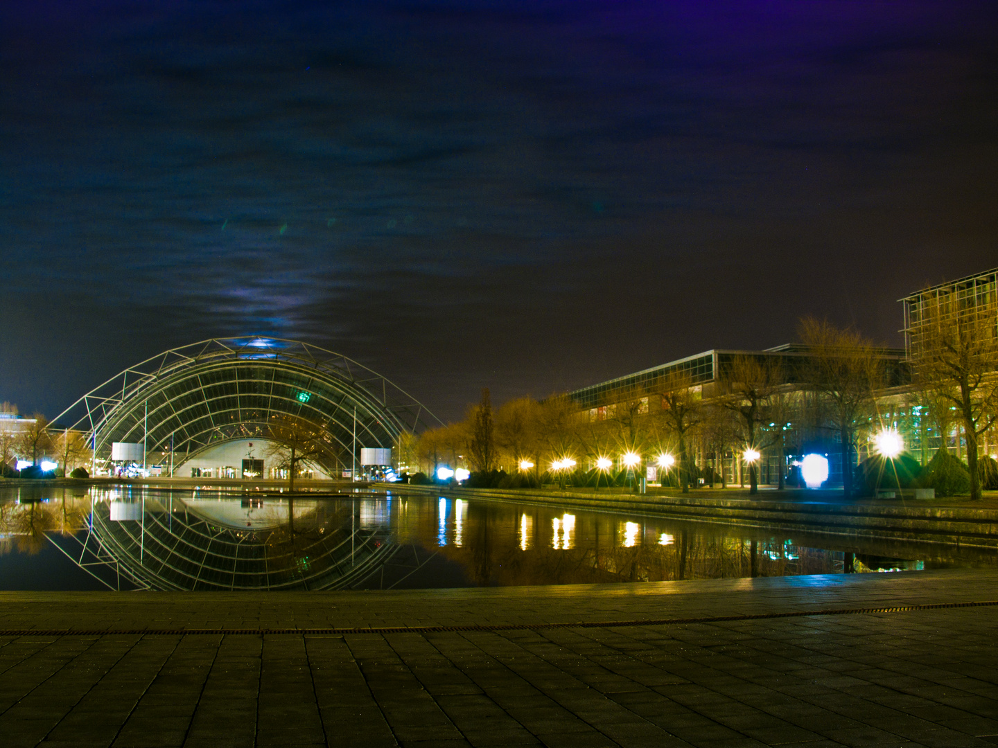 Leipziger Messe bei Nacht