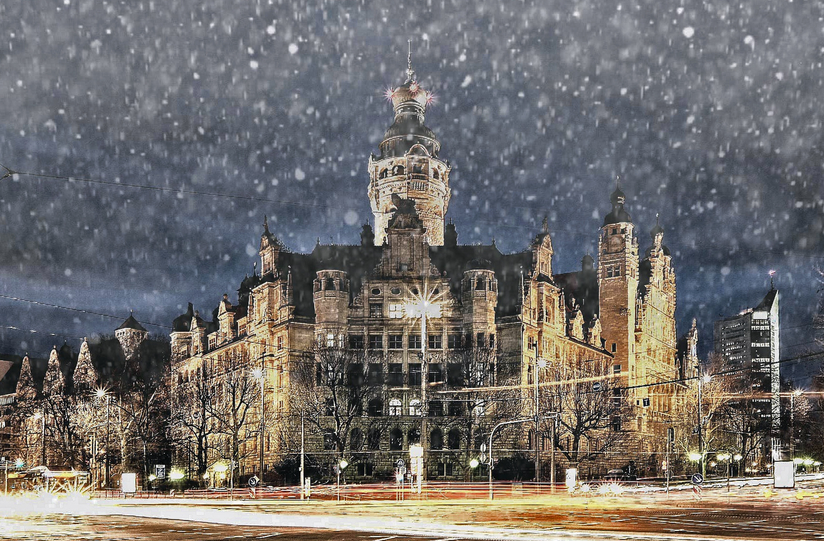 Leipzigs "Neues Rathaus" im Schneegestöber