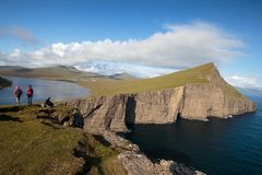 Leitisvatn, der See über dem Meer