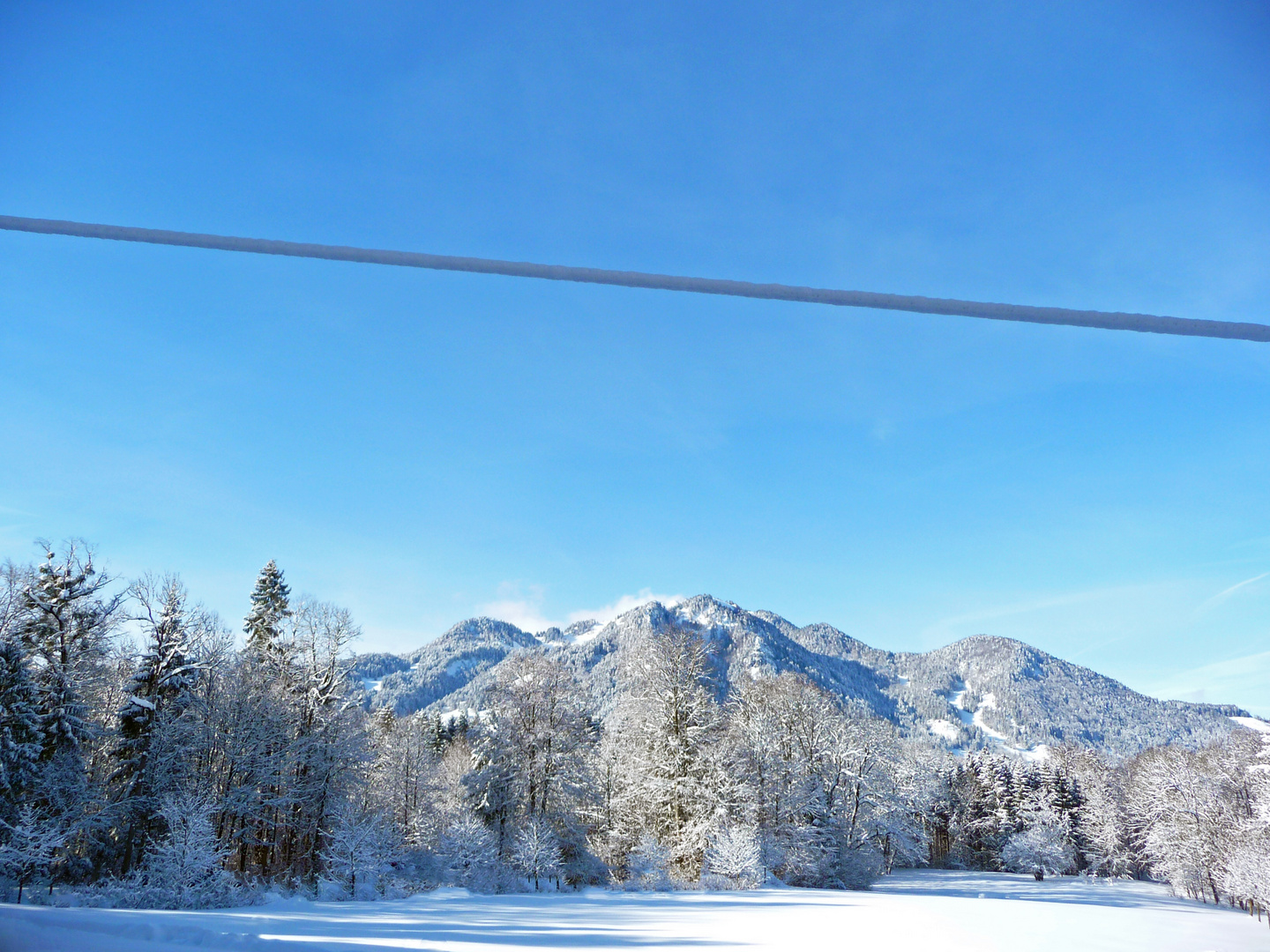 Leitung mit Landschaft