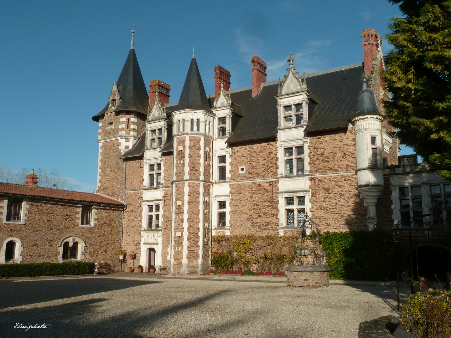 L'élégant château de la Colaissière 