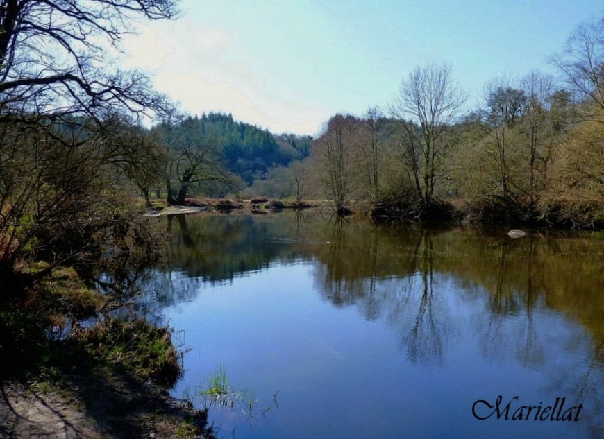 L'Ellé sur le site des Roches du Diable à Locunolé Finistère(2)