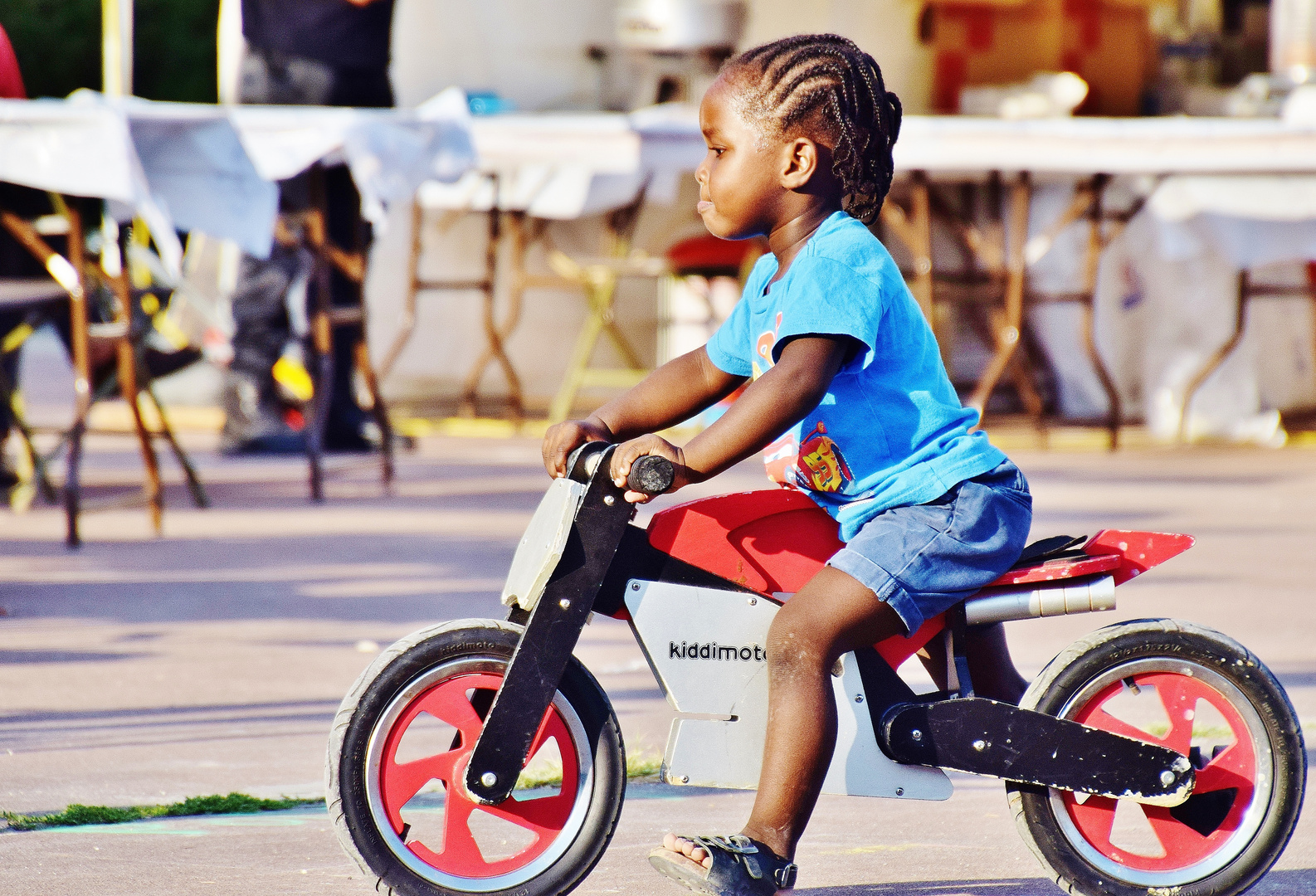 L'enfant au vélo.......