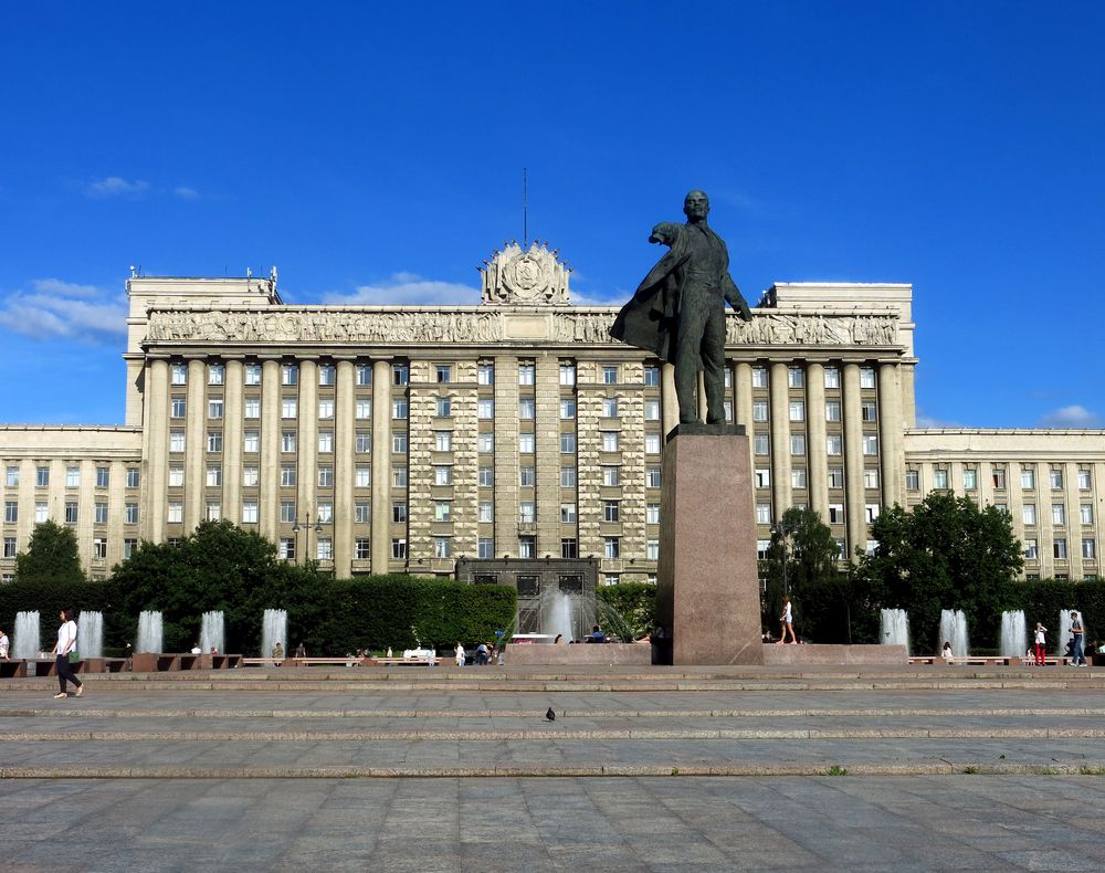 Lenin statue