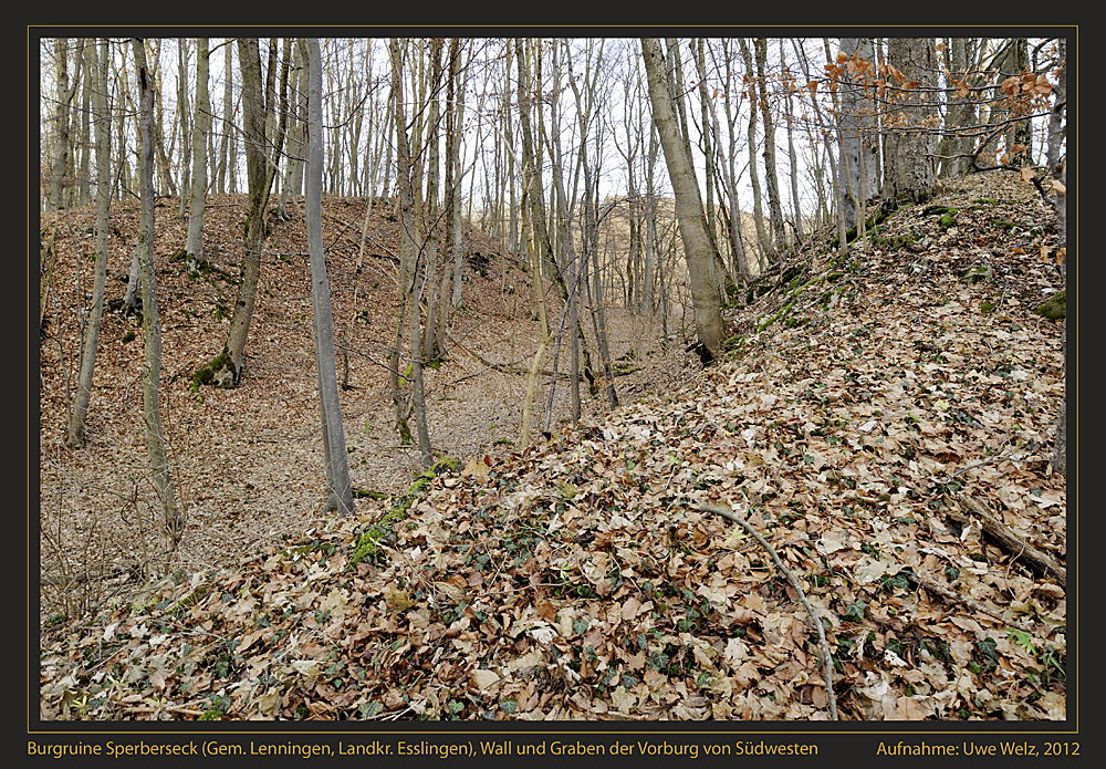 LENNINGEN-Gutenberg, Burgruine Sperberseck, Wall und Graben der Vorburg