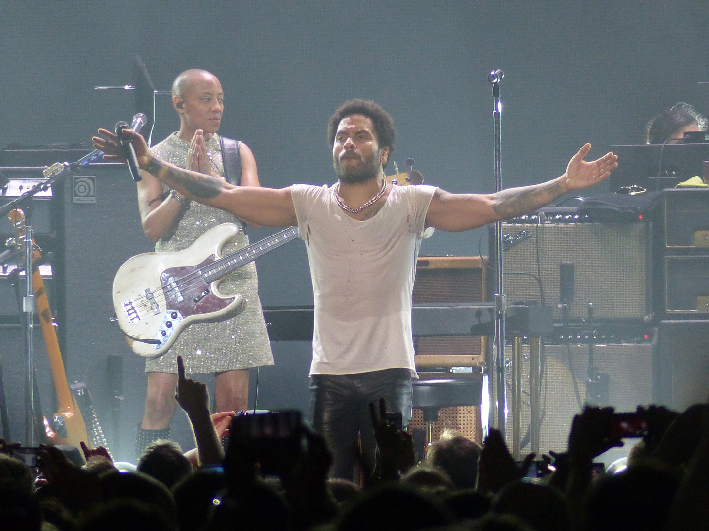 Lenny Kravitz und die Frau am Bass 2