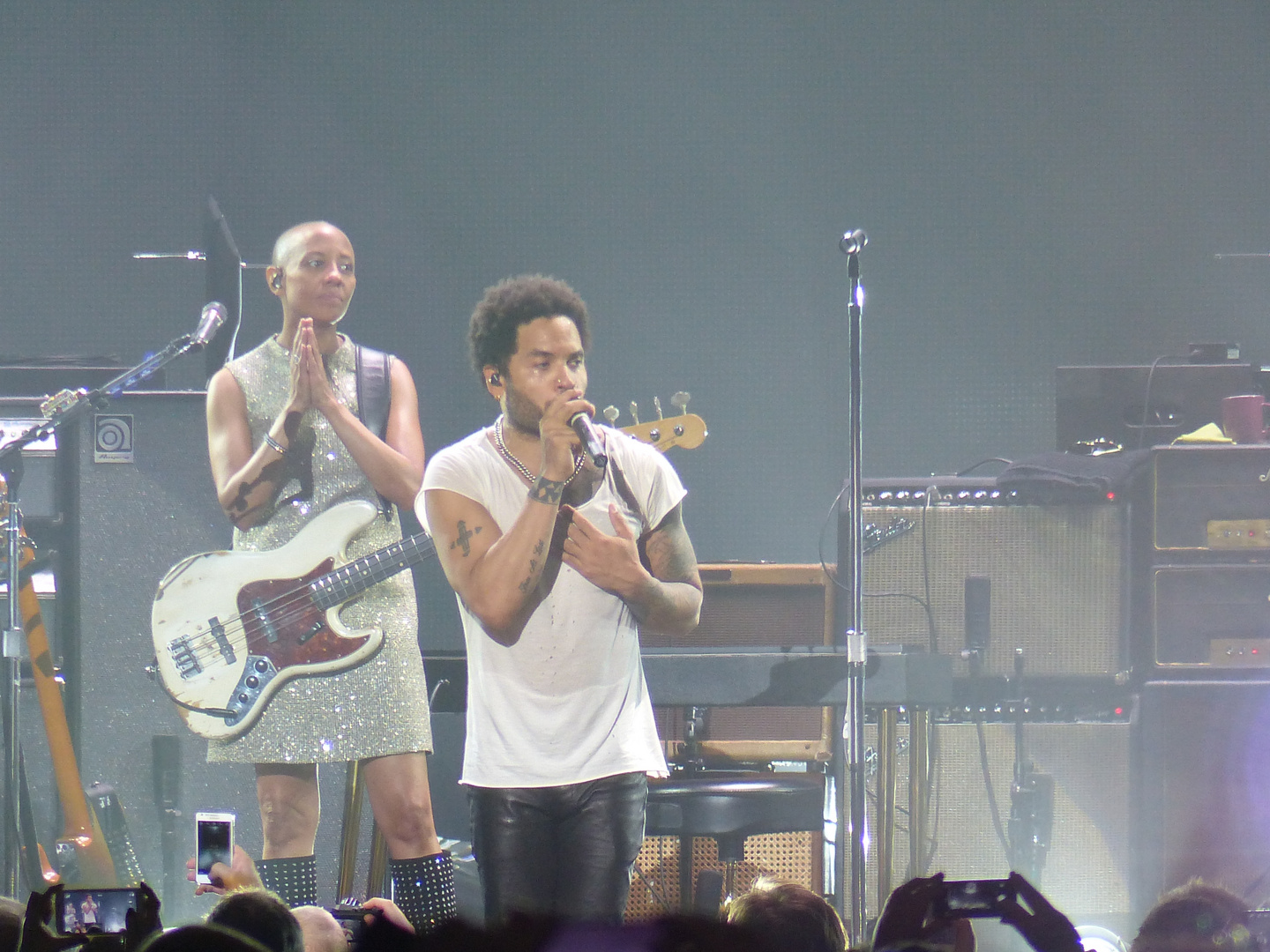 Lenny Kravitz und die Frau am Bass 4