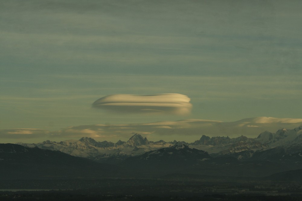 lenticulaires sur un des pics du mont-blanc