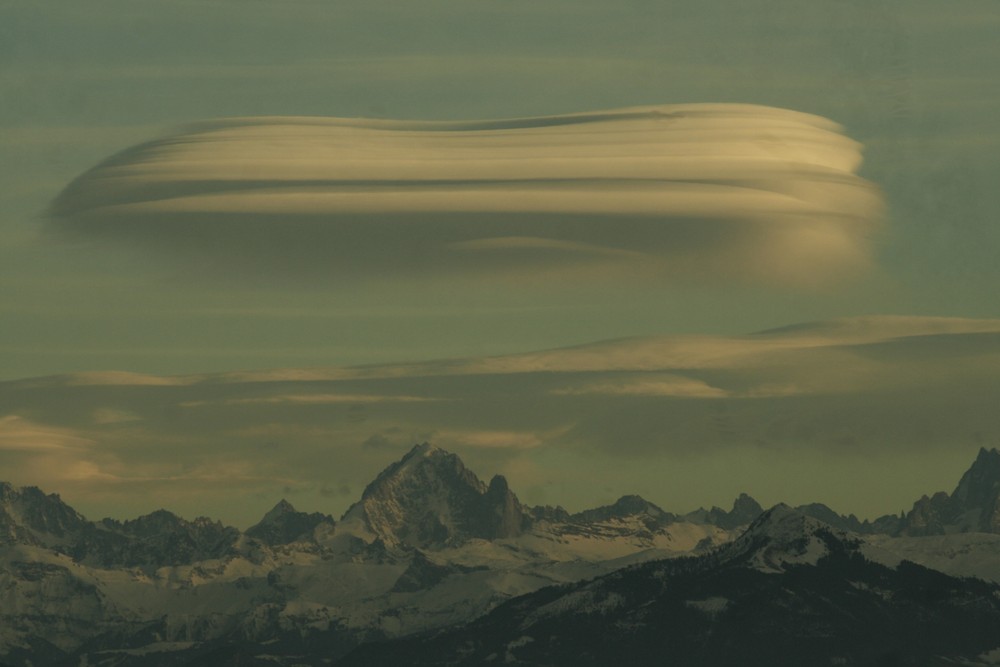 lenticulaires sur un des pics du mont-blanc III