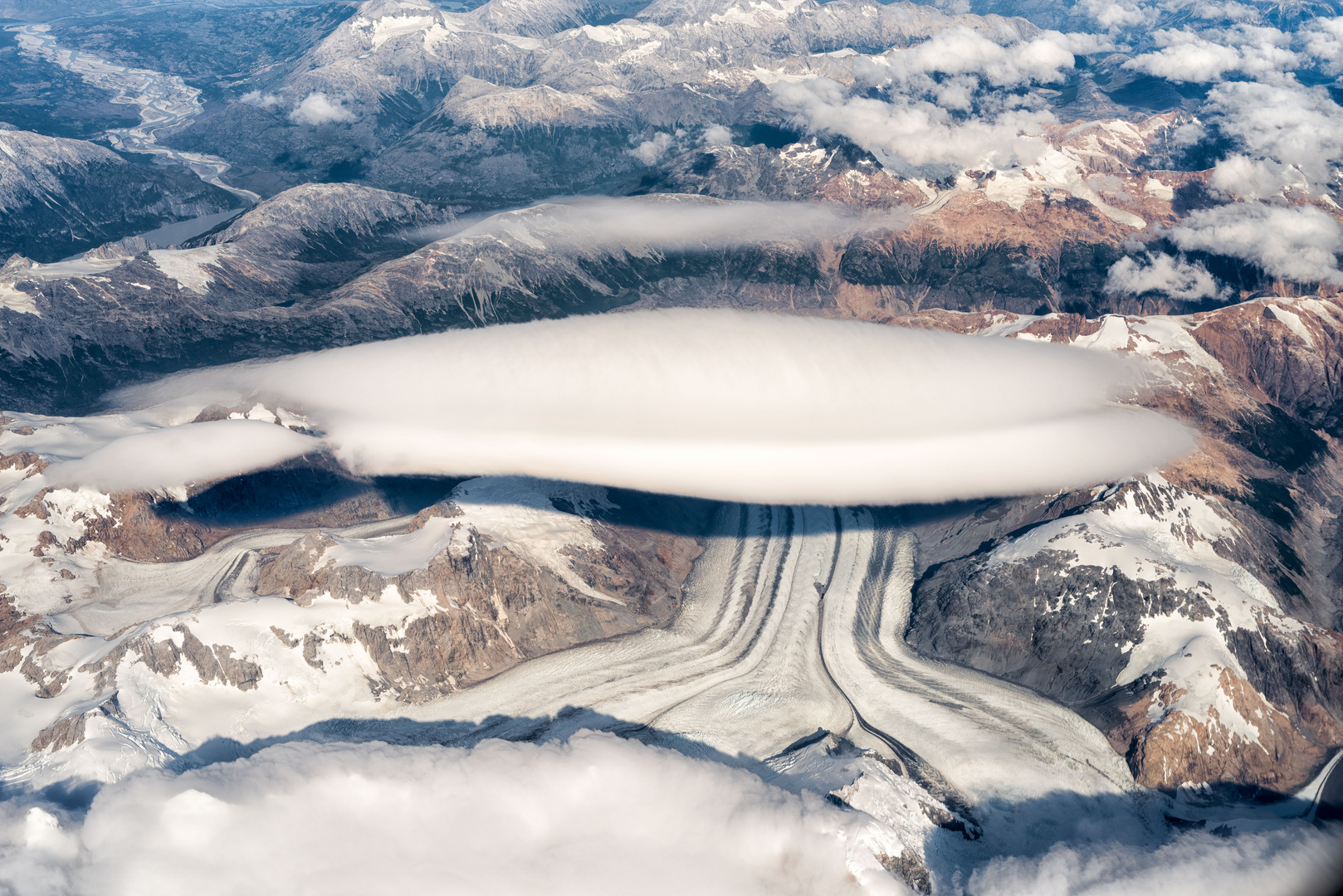 Lenticularis über Andengletscher in Patagonien