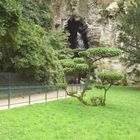 L'entrée de la Grotte du Parc des Buttes Chaumont à PARIS