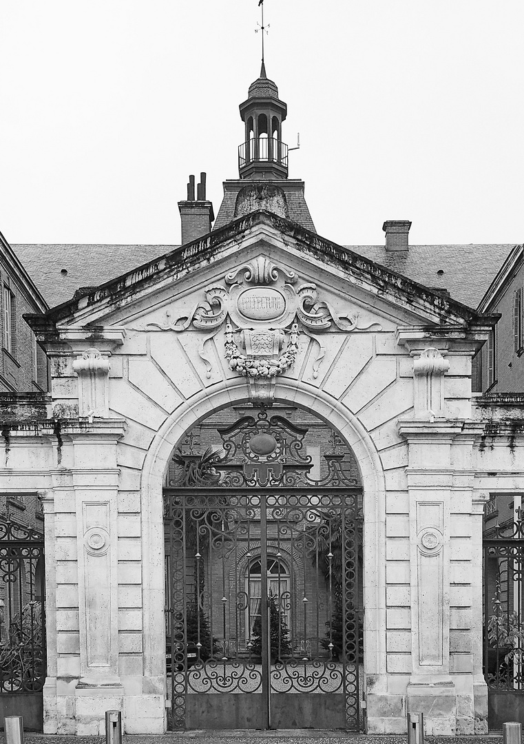 L’entrée de la Préfecture du Tarn-et-Garonne