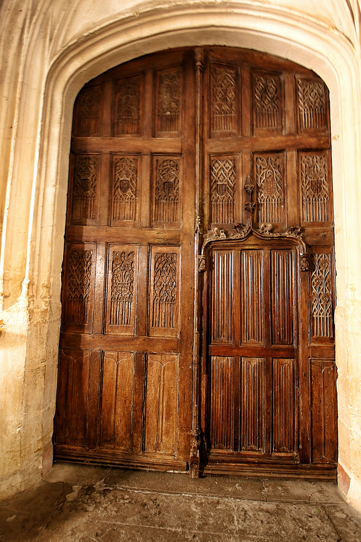 l'entrée de l'église !