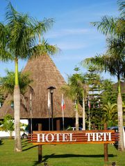 L’entrée de l’Hôtel Tieti à Poindimié (Côte Est)