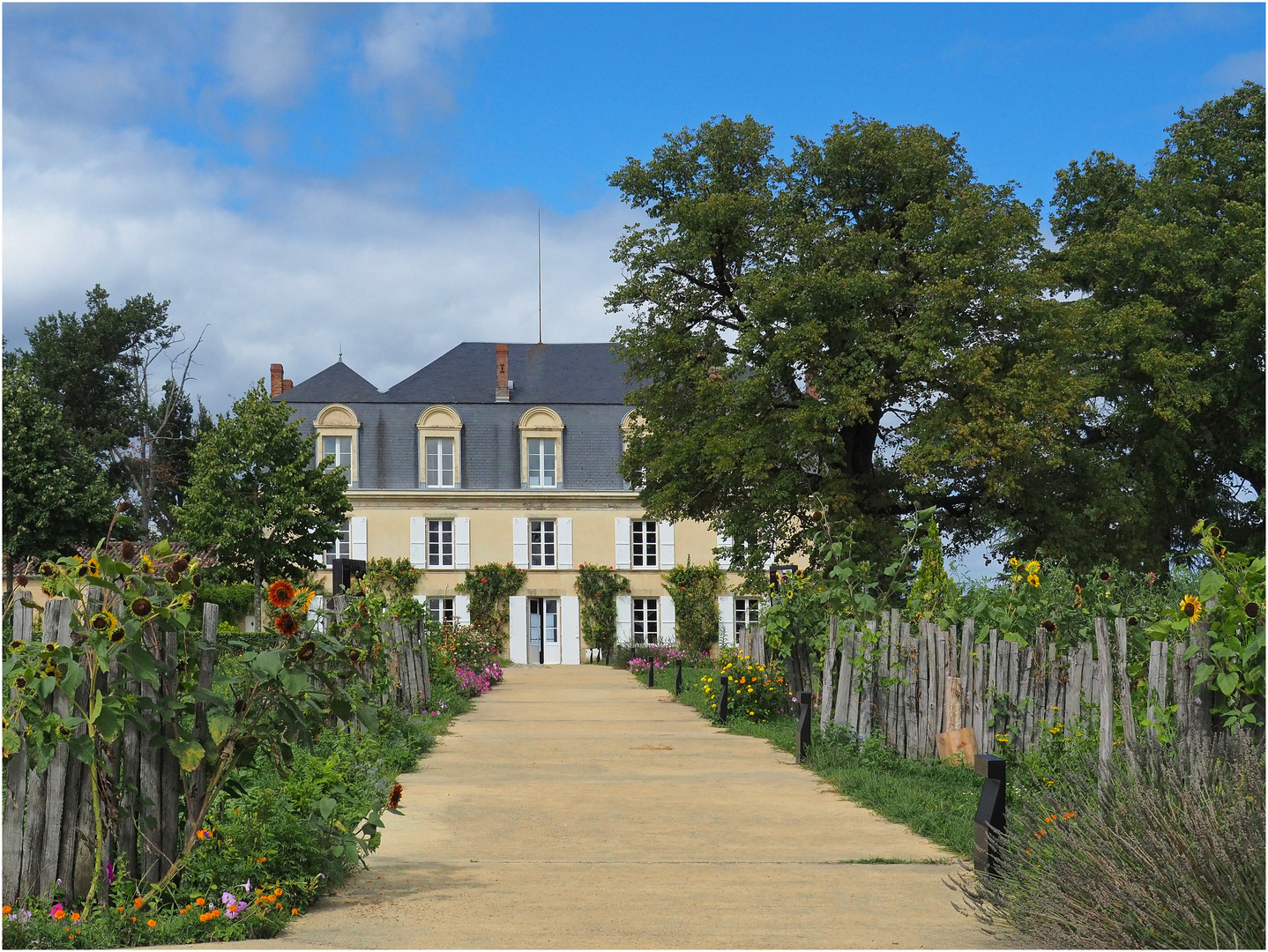 L’entrée du Château Guiraud