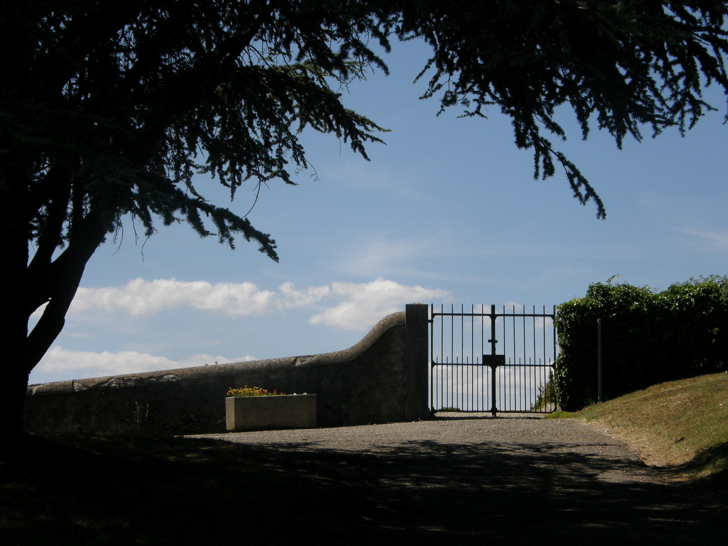 L'entrée du cimetière de Tolochenaz