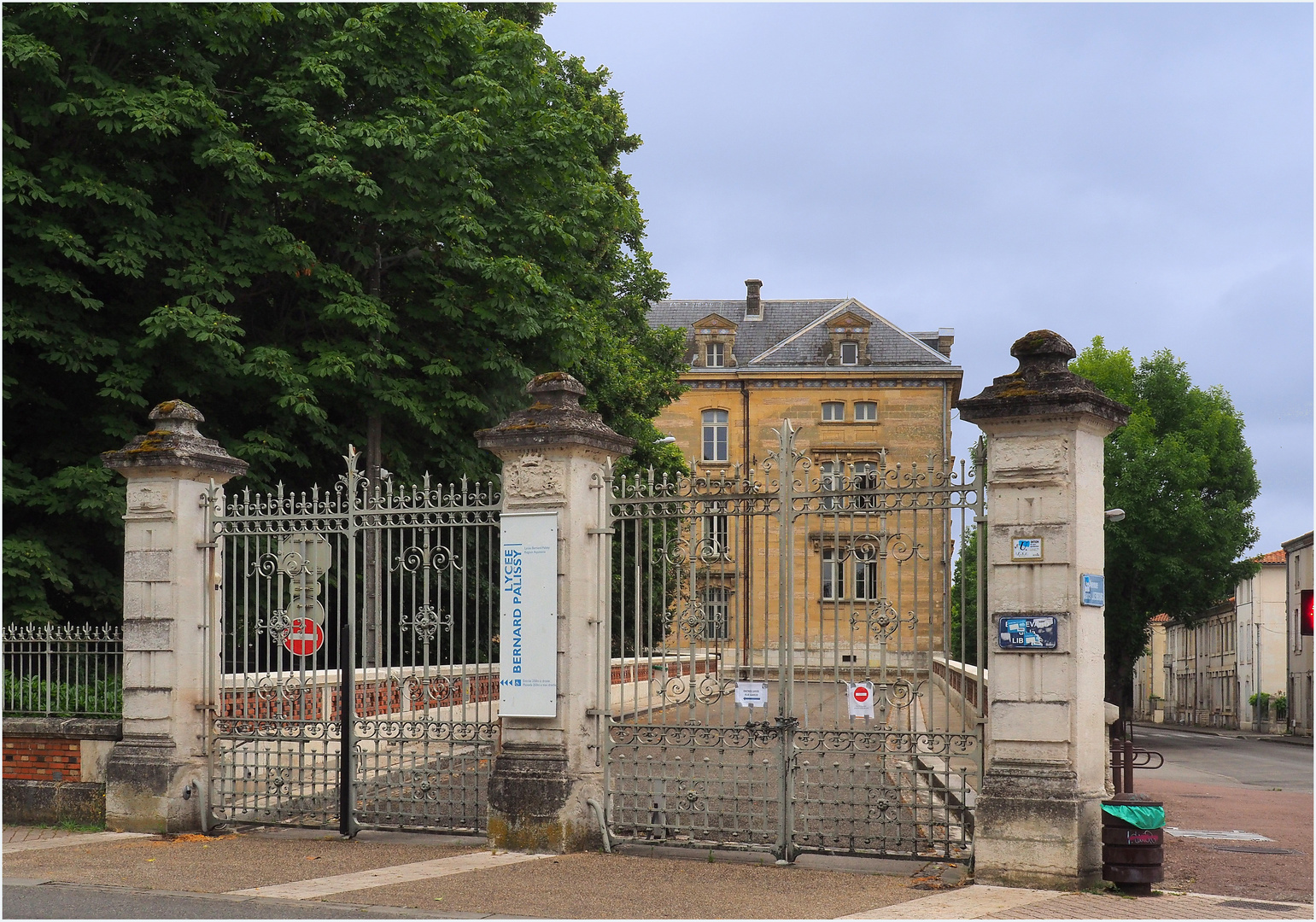 L’entrée du Lycée Bernard Pallissy  -  Agen