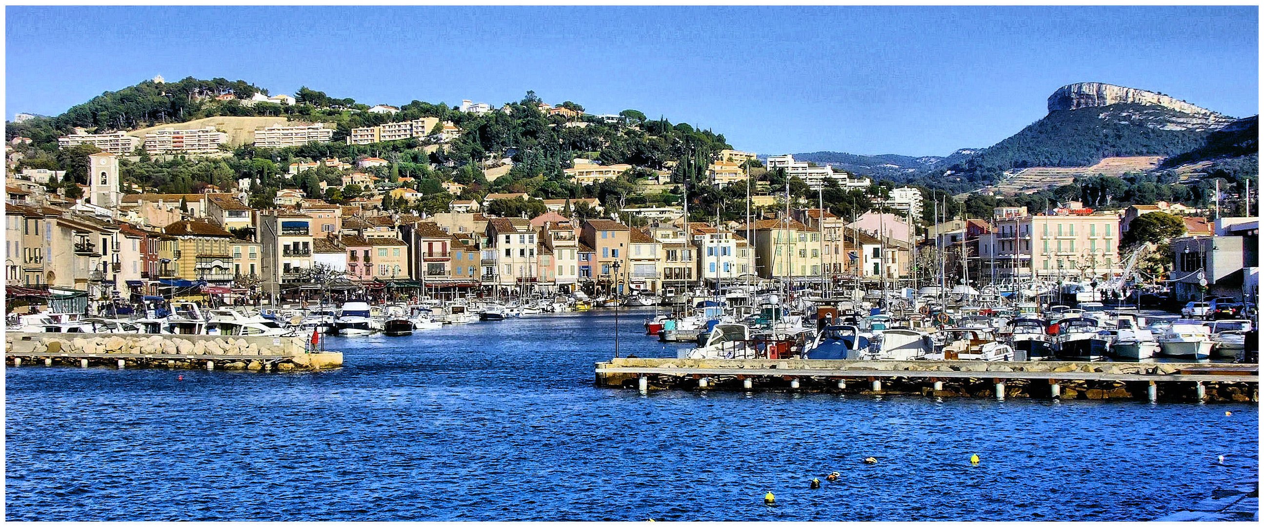 L'entrée du port de Cassis