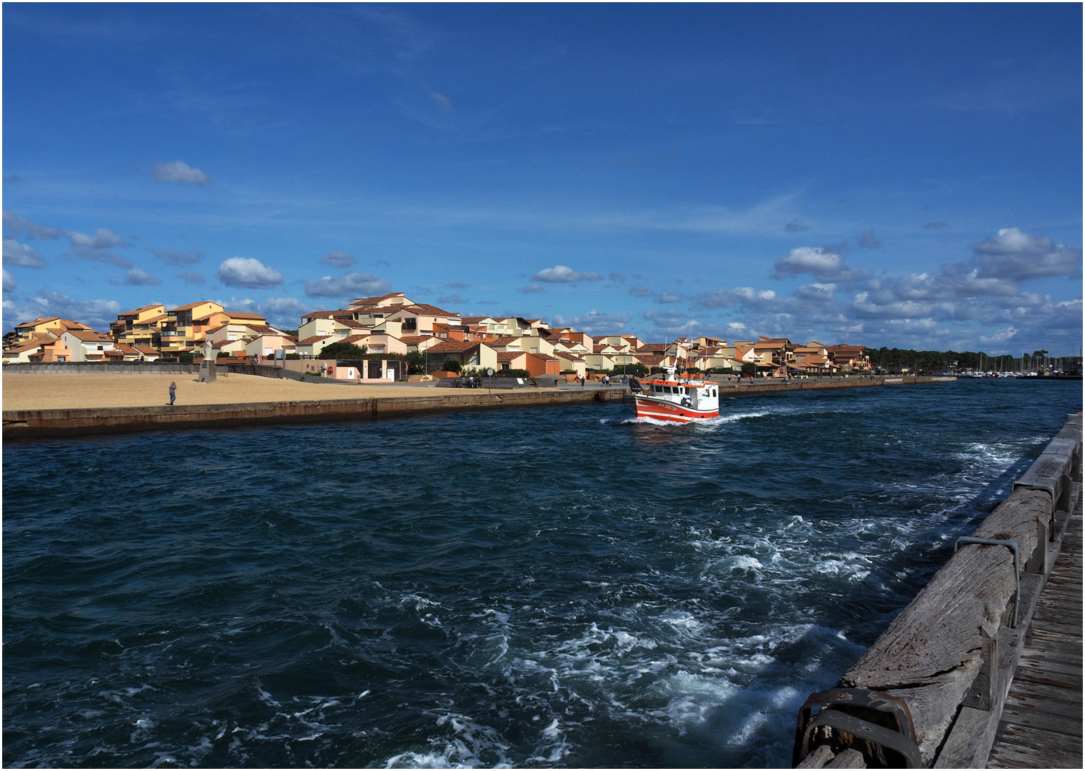 L’entrée du port de HossegorCapbreton photo et image europe, france