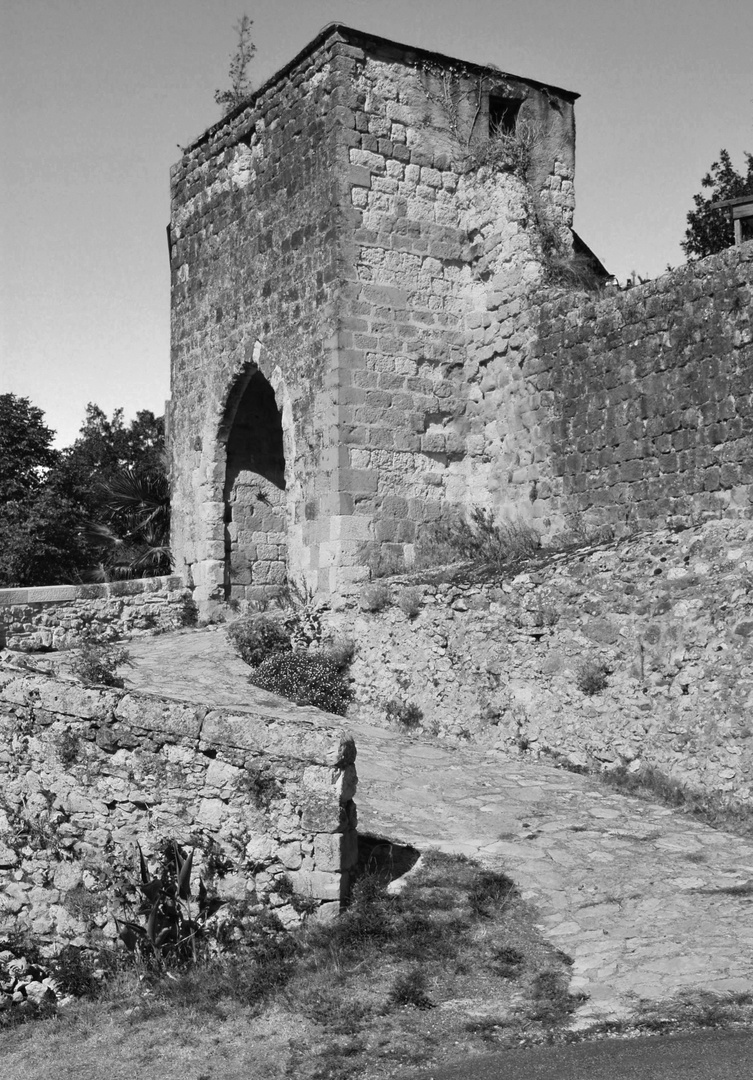 l'entrée du village