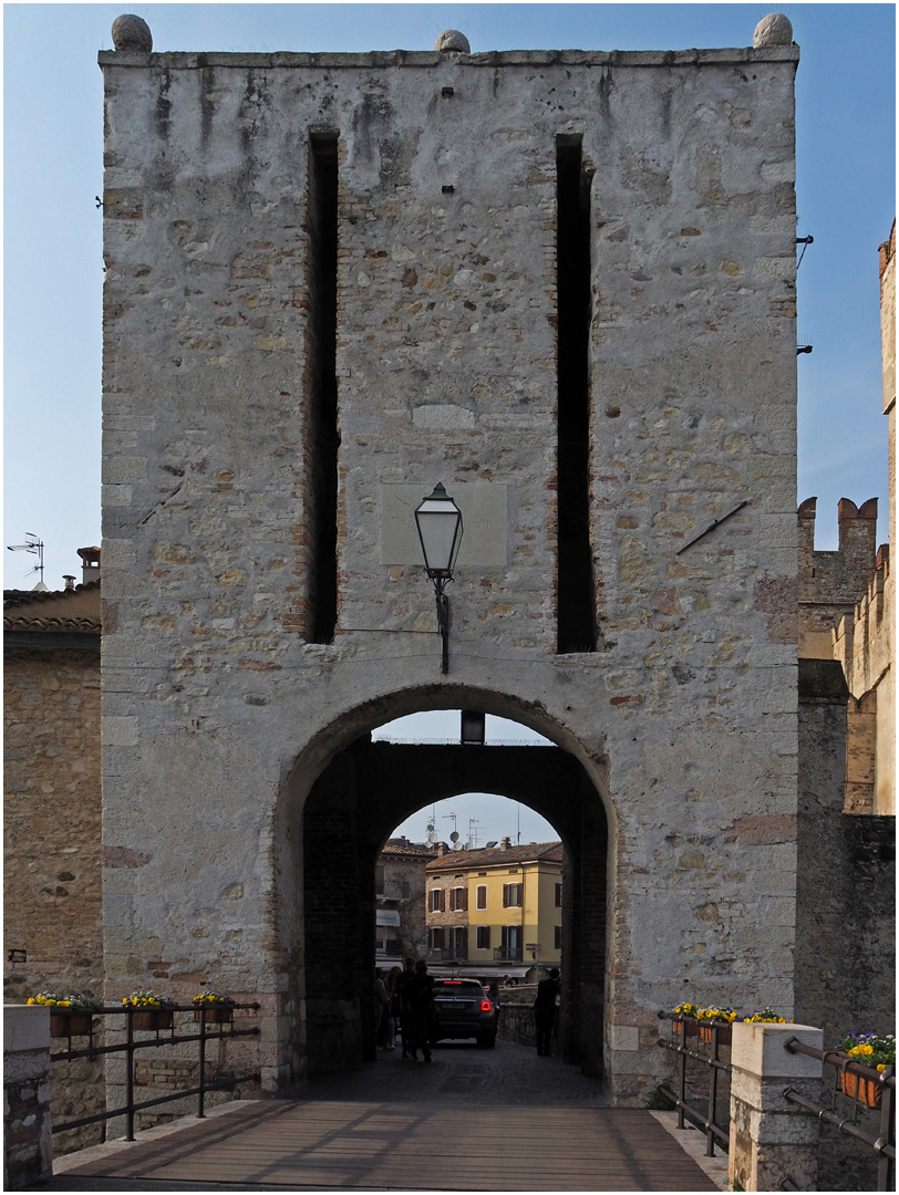 L’entrée principale de Sirmione