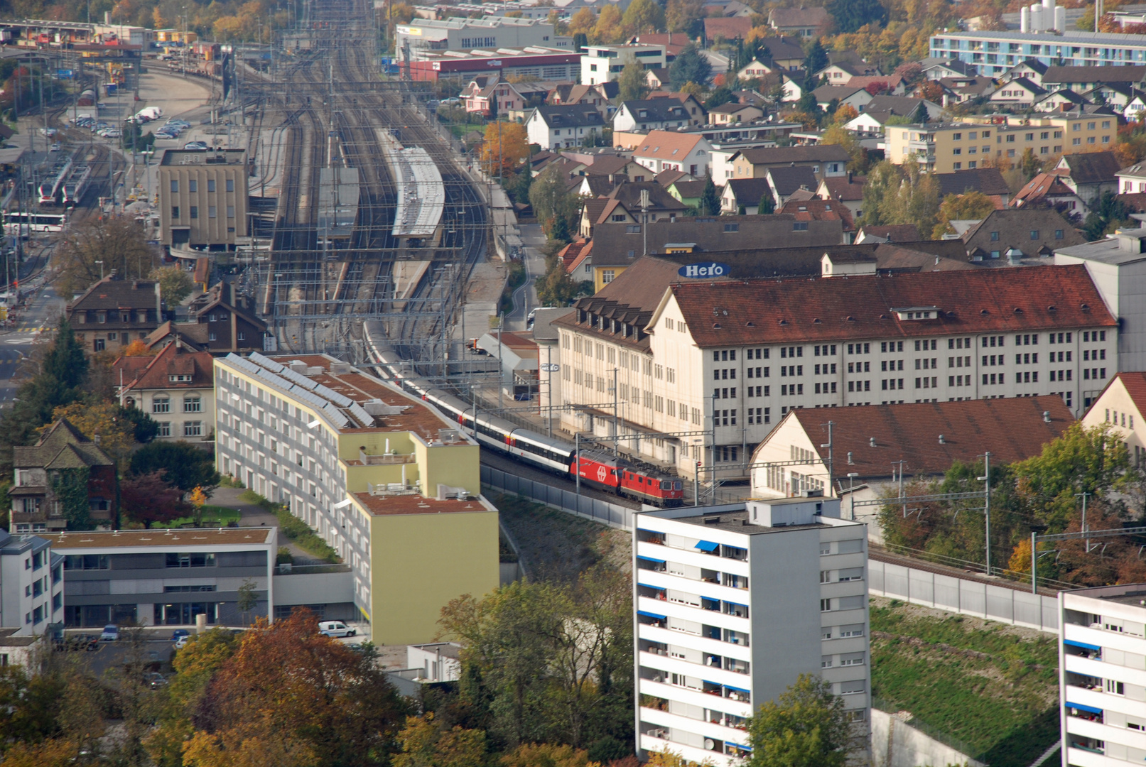 Lenzburg Bahnhof mit Hero