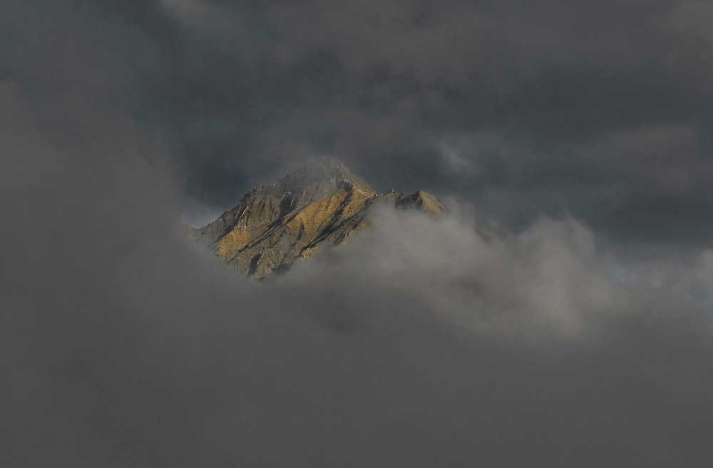 Lenzhorn im Wolkenfenster