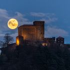 Lenzmond hinter der Burg Trifels