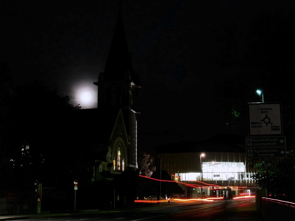 Leoben . Nacht . Mond . Licht