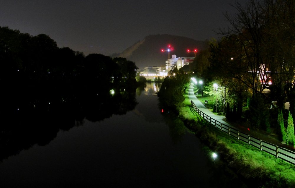 Leoben, Tag, Abend, Nacht und Morgen [Stadt-Erwachen]